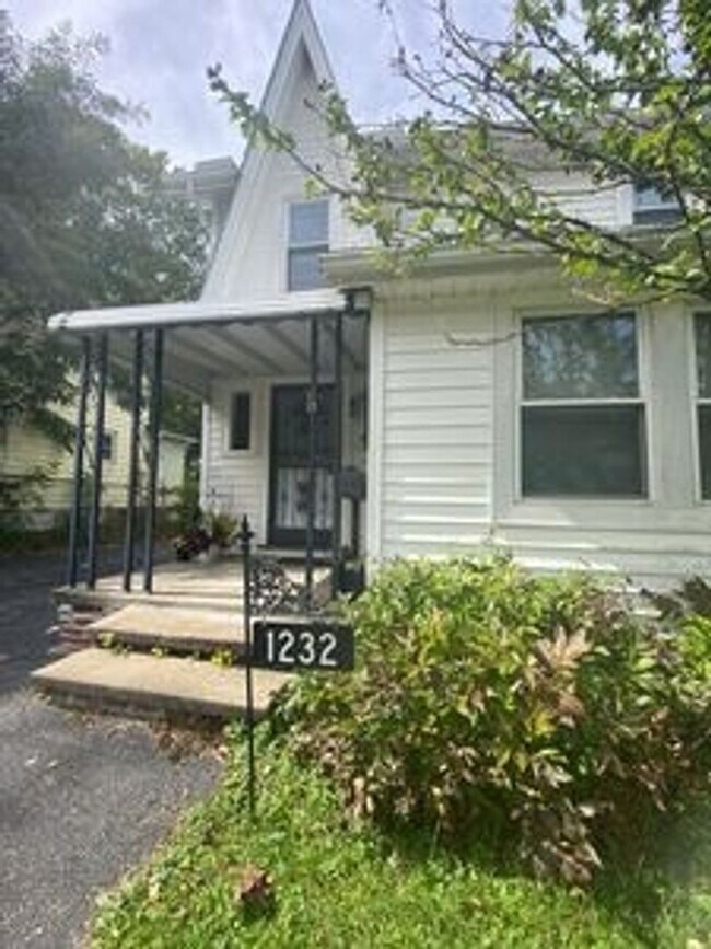 Foto del edificio - 1232 Herman Ave