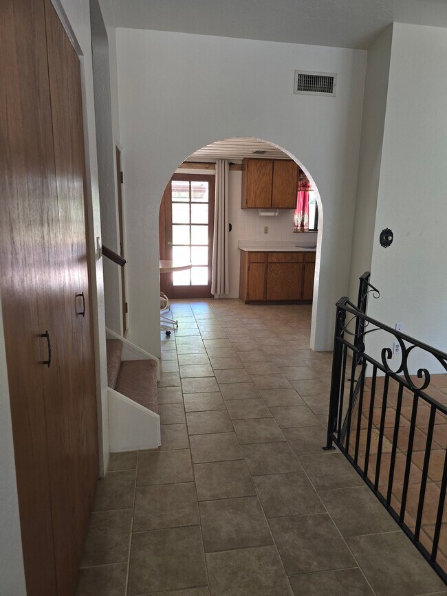 Foto del edificio - 330 Fairway Oaks Dr