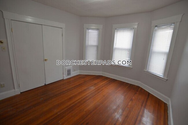 Building Photo - 10 Crowell St
