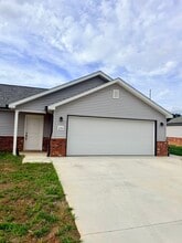 Building Photo - 295 Oak Grove Cir