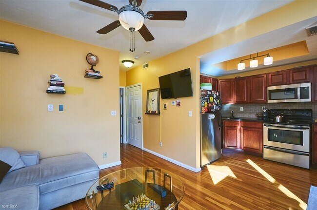 Building Photo - 1 br, 1 bath Condo - 11 Boston St 2