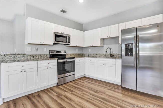 Foto del edificio - 1018 NW 13th Ct