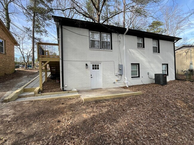 Foto del edificio - Modern 2BD*, 2BA with 3rd Bonus Room Near Downtown Durham with Assigned Off-Street Parking and Ba...