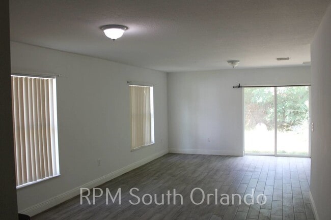 Building Photo - Beautiful 3-bedroom 2 bath single story home in SW Orlando near International Drive