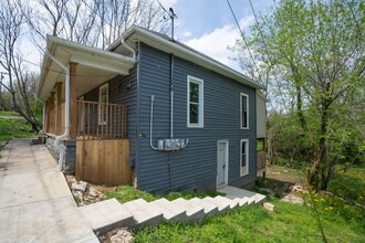 Building Photo - 326 Maple St