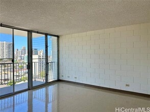 Building Photo - 845 University Ave