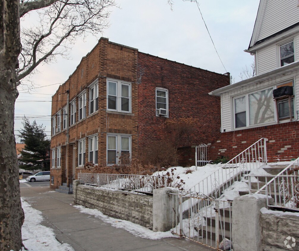 Foto del edificio - 11158 Lefferts Blvd