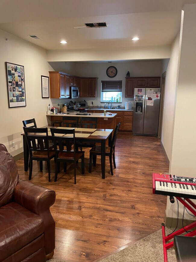 Foto del edificio - 504 Silverleaf Dr