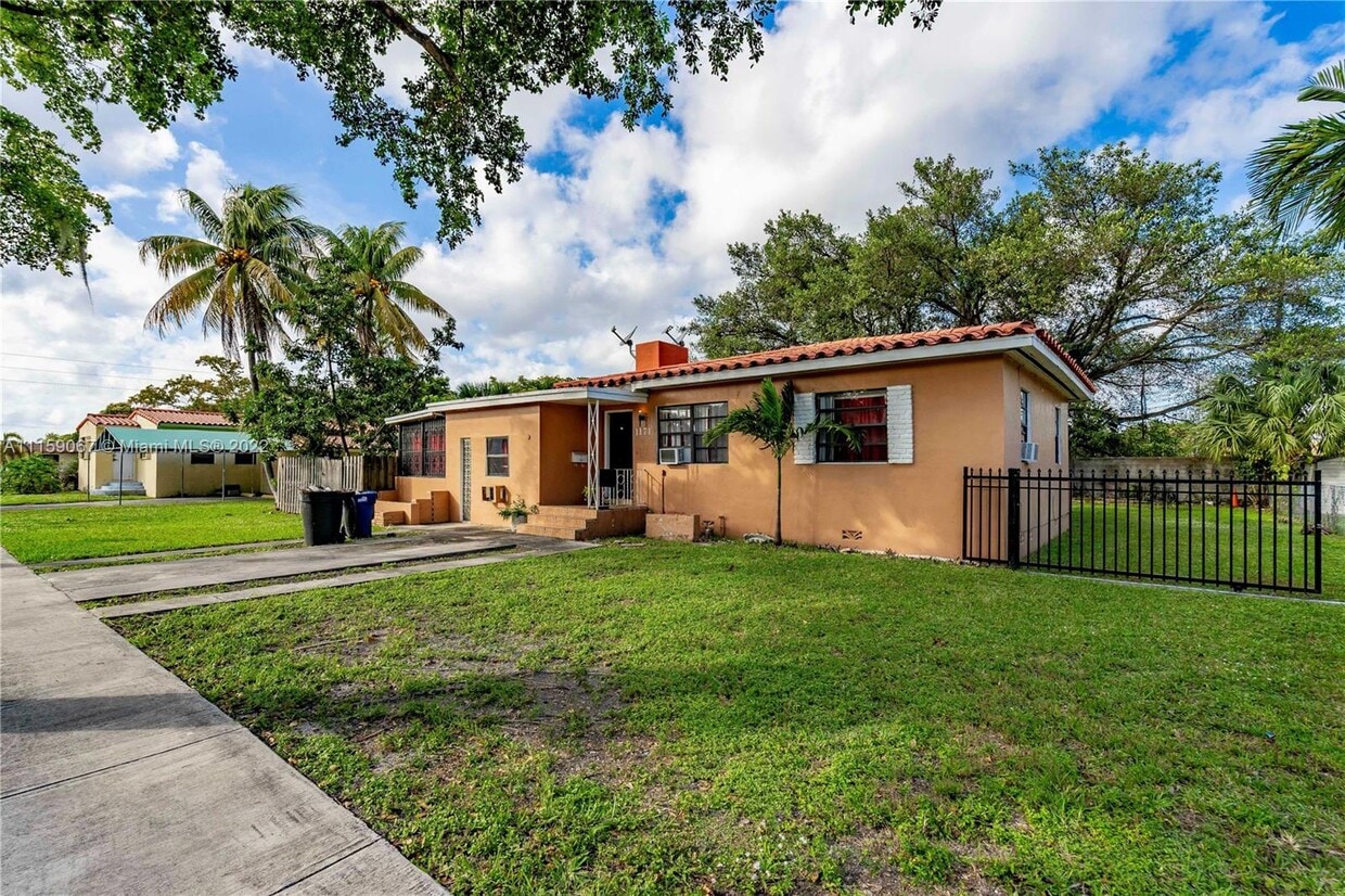 Foto principal - 1171 NE 161st Ter