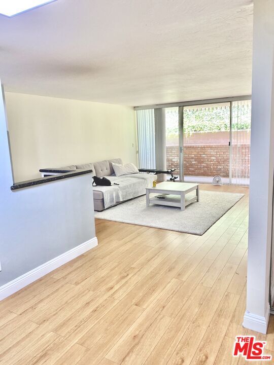 Building Photo - 6526 Ocean Crest Dr