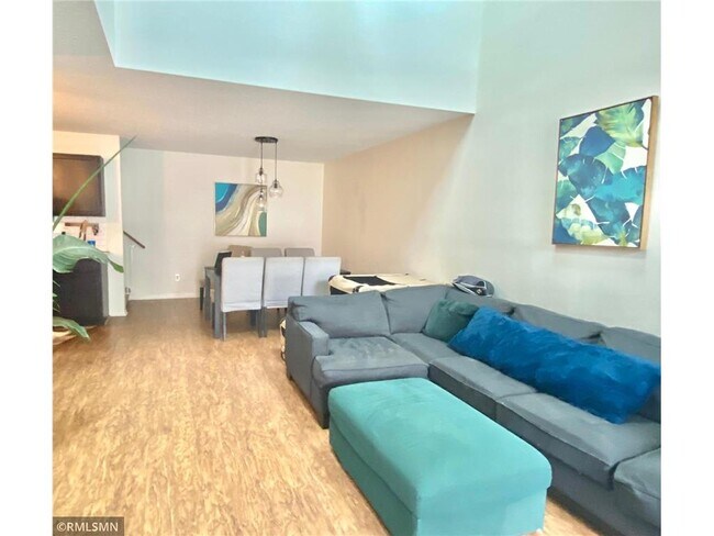 Foto del edificio - 1217 Pecks Woods Dr