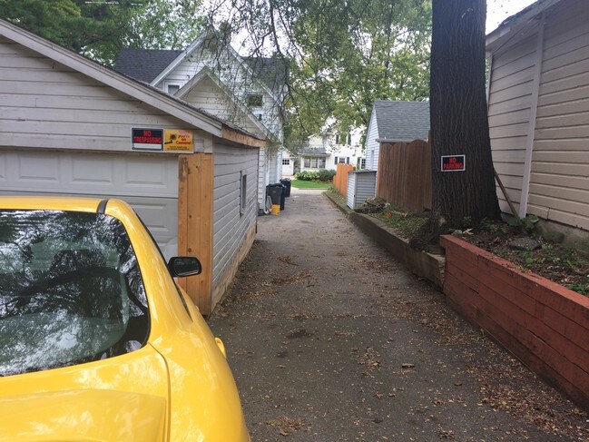 Foto del edificio - 520 Lawrence Ave