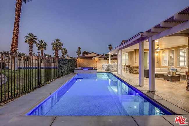 Foto del edificio - 82580 Yeager Way