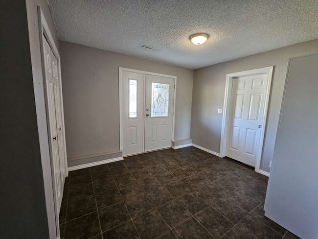Building Photo - 46084 Clare Ave