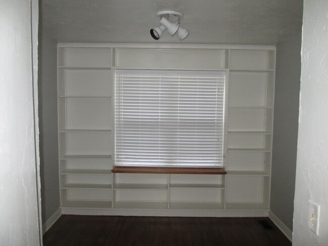 Foto del edificio - PRELEASING Early Aug 2026 -(3) Bed/(1) Bat...