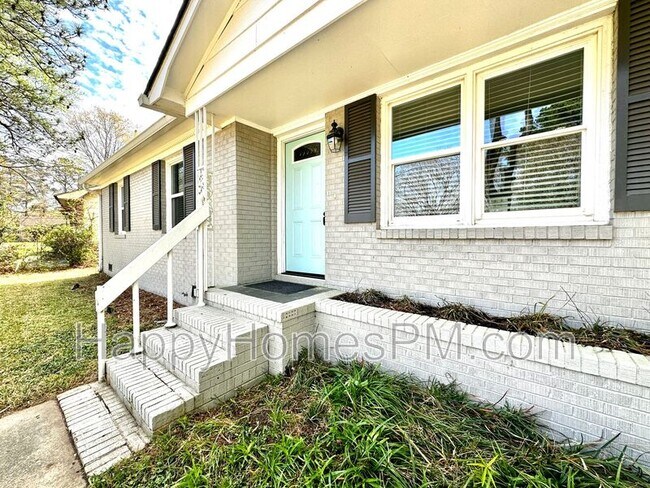 Building Photo - 3307 Londonderry Rd