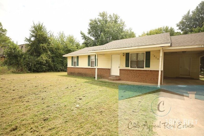 Building Photo - 3 bed / 1.5 bed house, carport, dining and...