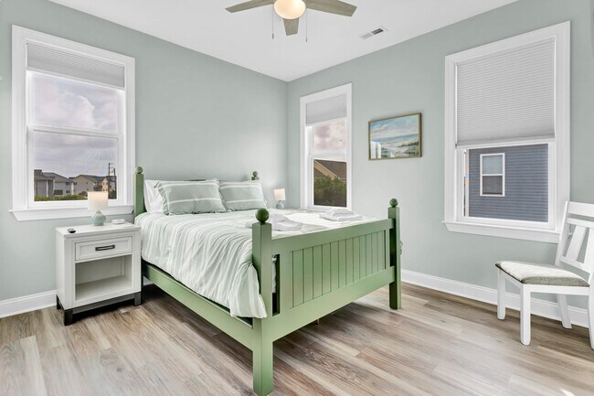 Foto del edificio - 822 S Topsail Dr