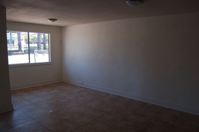 Foto del edificio - 16171 Foothill Blvd