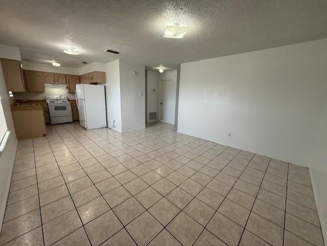 Building Photo - 1502 E San Pedro St