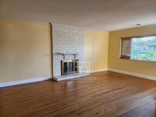 Building Photo - 3465 Cabrillo Ave