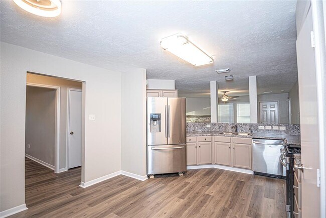 Foto del edificio - 5365 Tallowwood Terrace