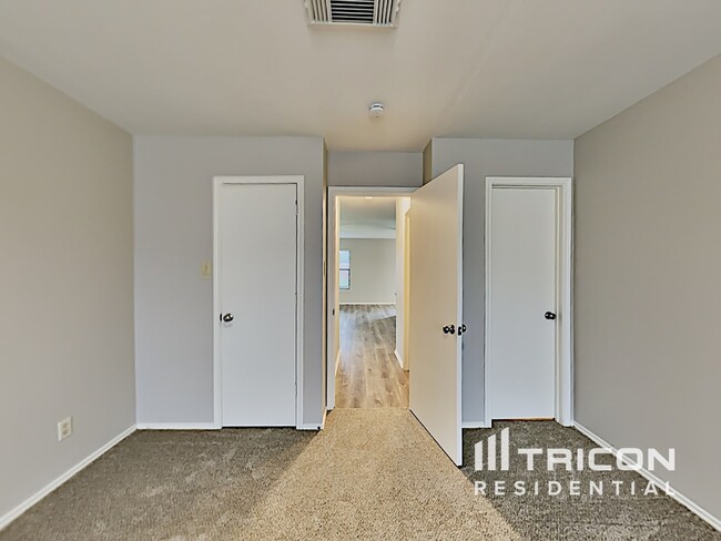 Foto del edificio - 8935 Twincreek Farm
