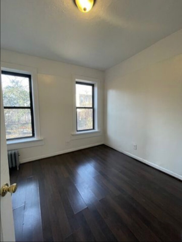 Building Photo - 700 Essex St