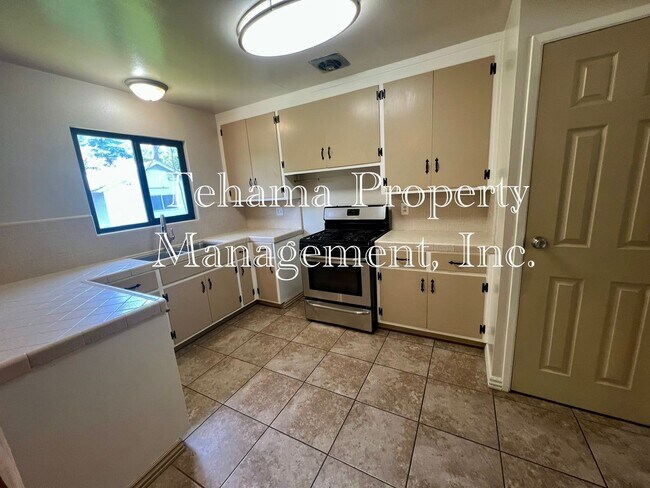 Foto del edificio - 3 Bedroom 2 Bath Centrally located in Downtown Red Bluff