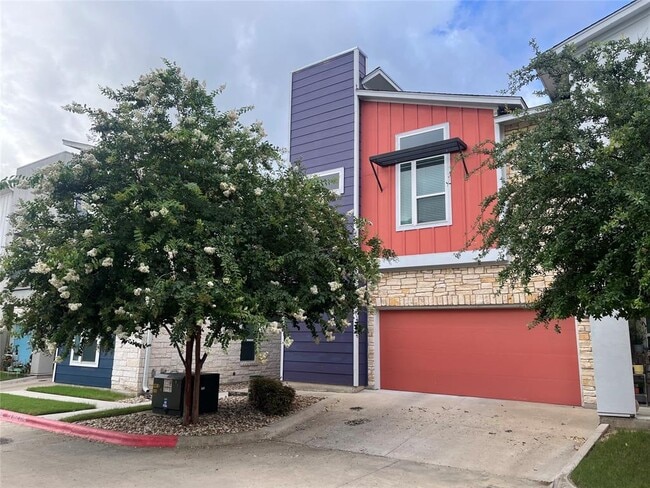 Building Photo - 8922 Menchaca Rd