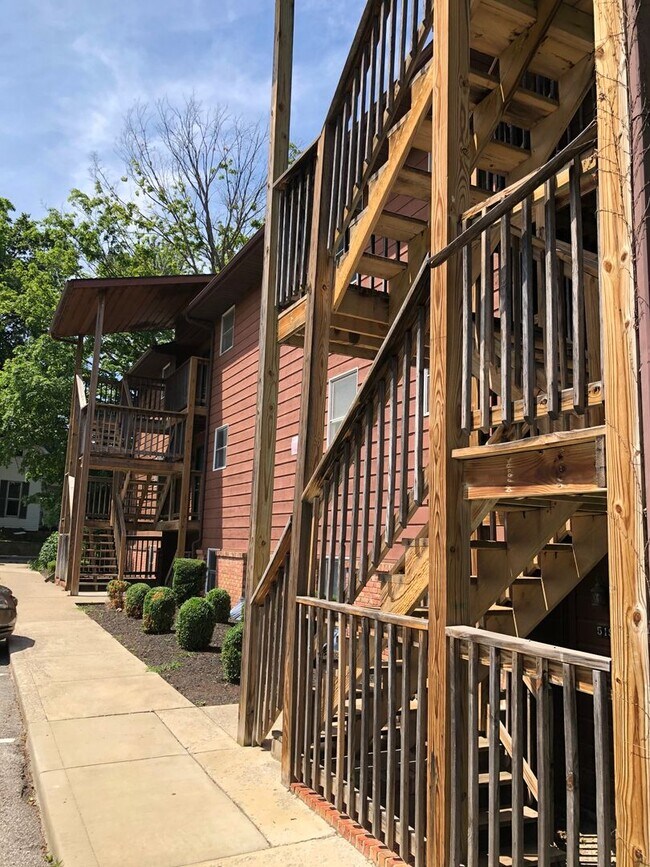 Foto del edificio - 527 E Smith Ave