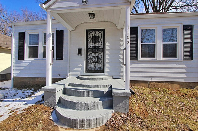 Building Photo - House Close To Campus!