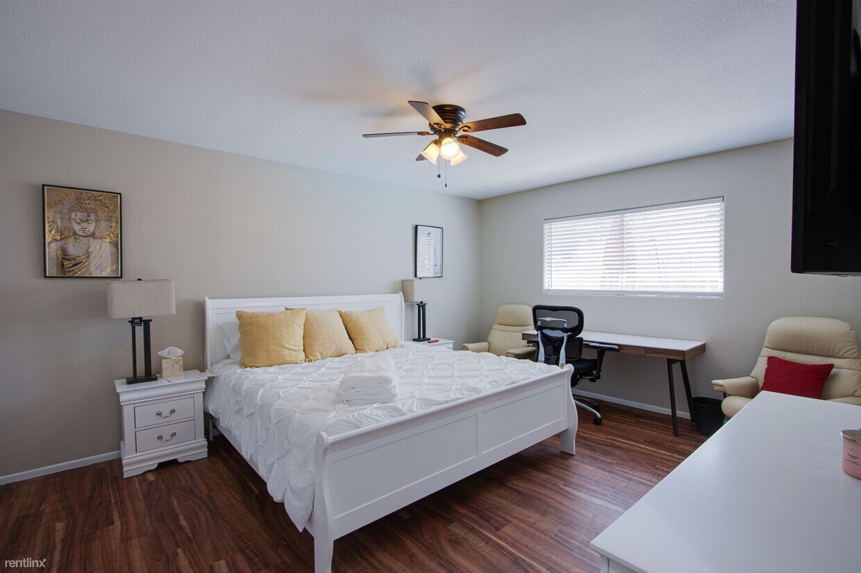 Foto principal - 1 br, 2 bath Duplex - 1012 Eugene Cernan S...