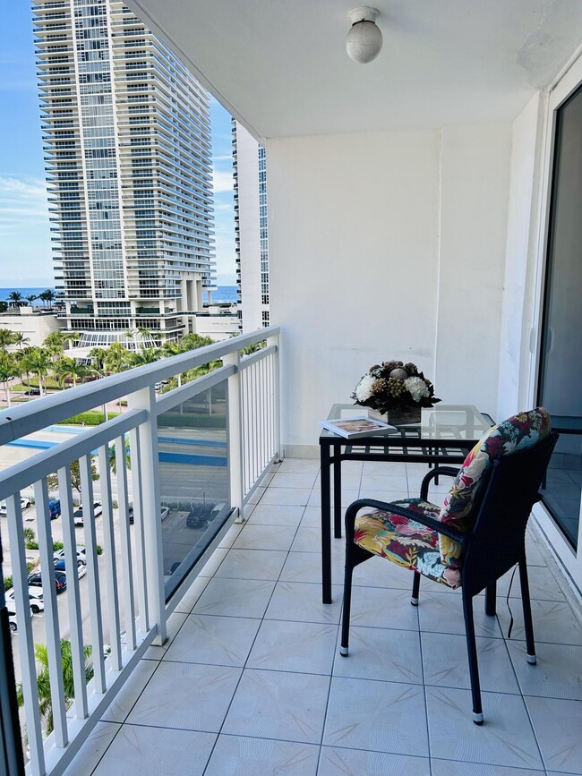 Building Photo - 1849 S Ocean Dr