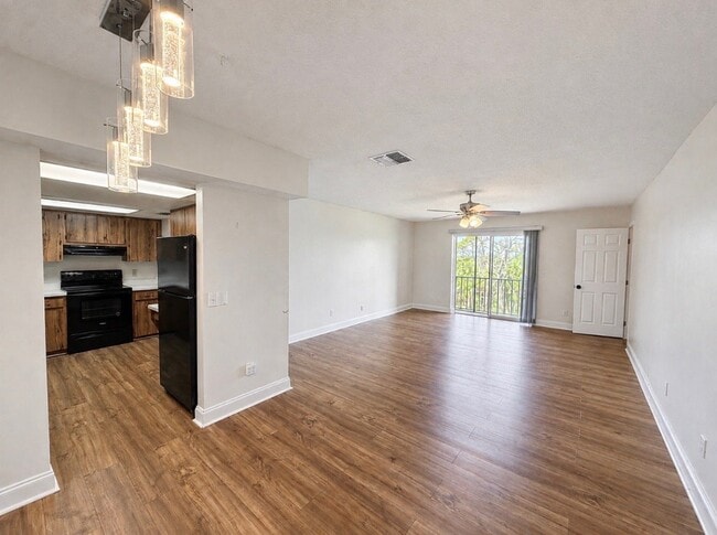 Building Photo - 5541 Bay Blvd