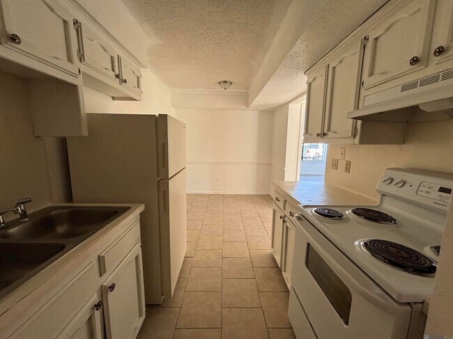 Foto del edificio - 1654 Clear Lake Ave