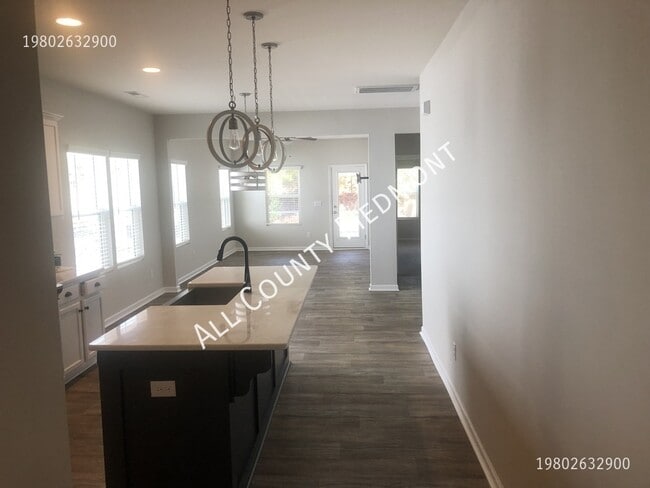 Building Photo - 1144 Streamside Ln