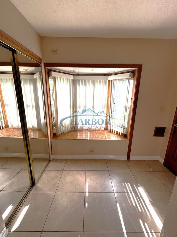 Building Photo - 227 W Cummings St