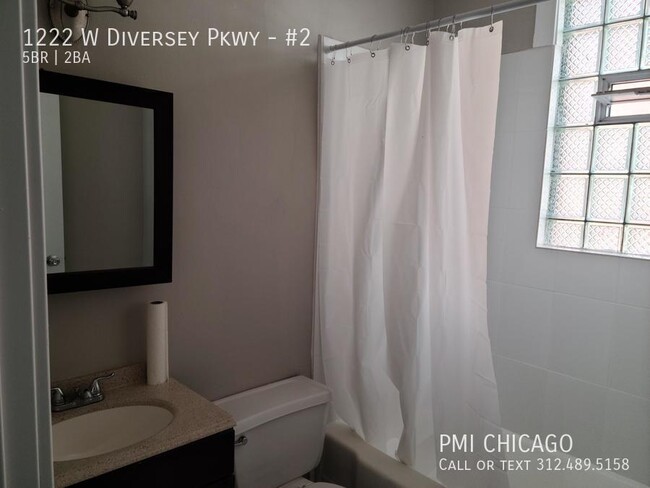 Building Photo - 1222 W Diversey Pky
