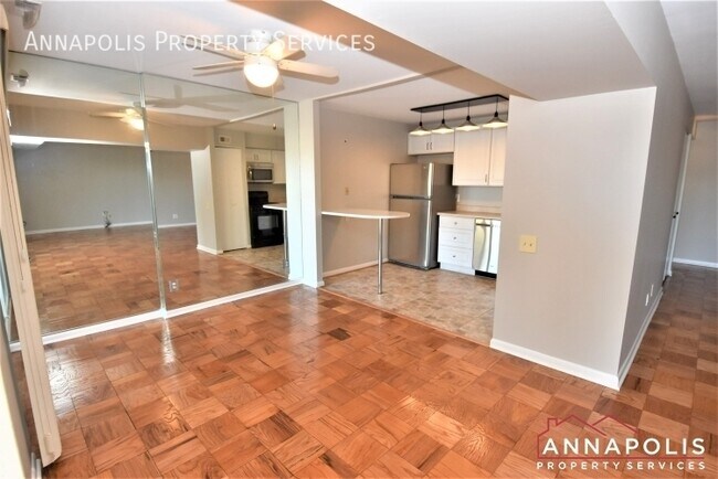 Building Photo - 762 fairview #b