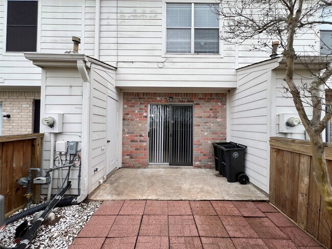 Foto del edificio - 2910 Grants Lake Blvd