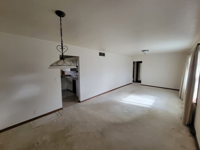 Foto del edificio - 3 Bed 1 Bath Home for RENT