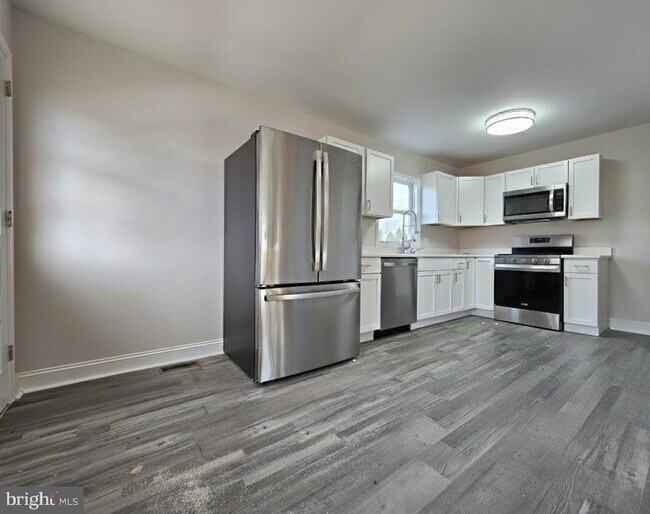 Foto del edificio - 301 E 4th St