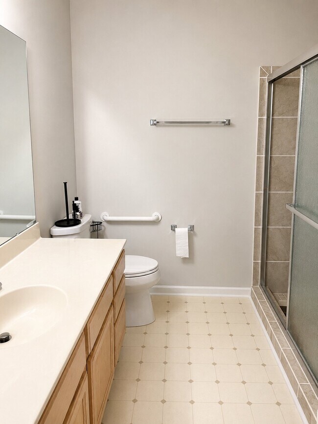Building Photo - 3906 Thomas Ridge Dr