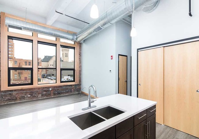 Interior Photo - Pearl Street