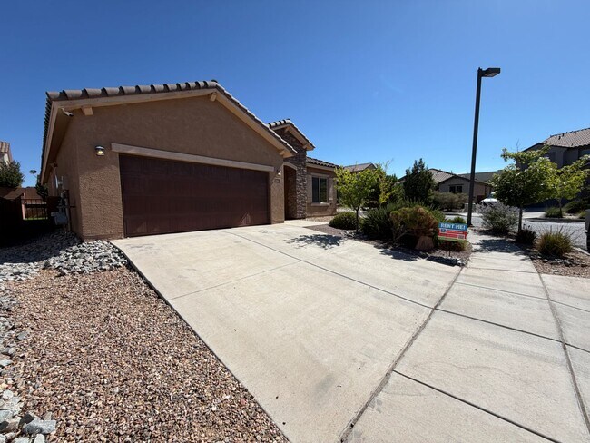 Building Photo - 4 Bedroom Single Story Home Available Near Golf Course Rd & Southern Blvd!