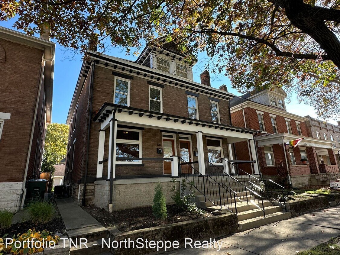 Primary Photo - 4 br, 2.5 bath Apartment - 634 Neil Ave