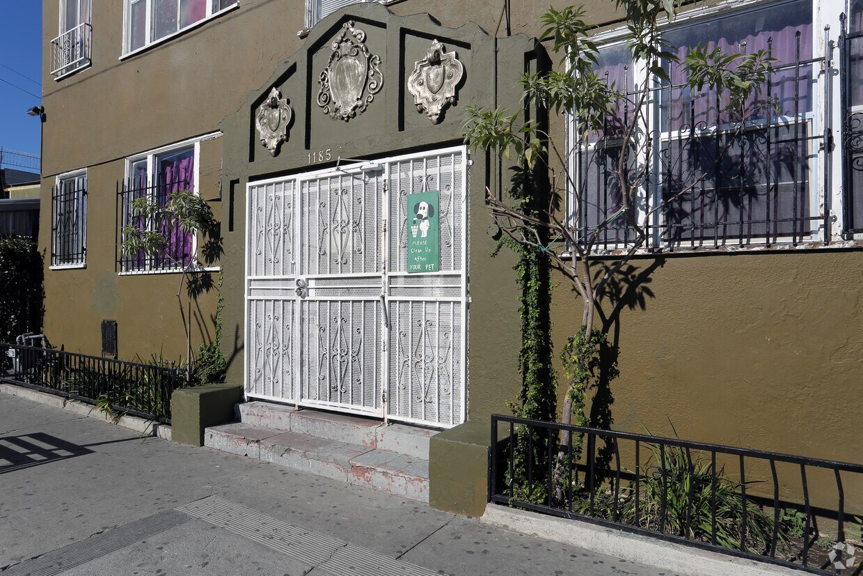 Building Photo - 1185 E Vernon Ave