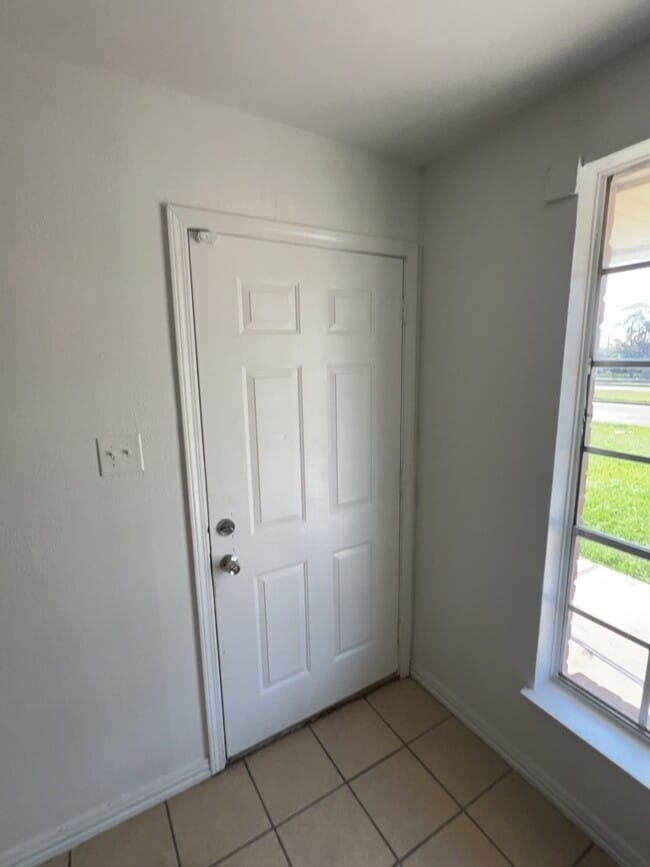 Building Photo - 15335 Woodforest Blvd