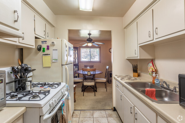 1BD 1BA - 750 sq ft - Bonneville Apartments